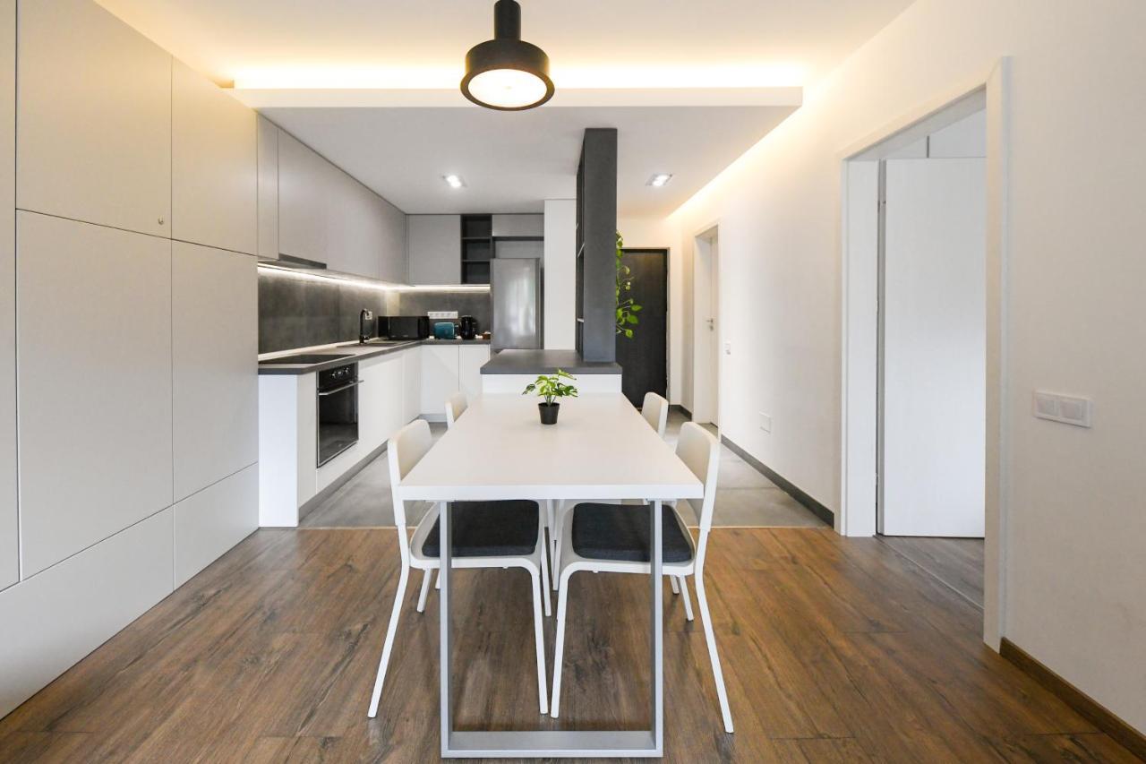 Modern Apartment In A Quiet Area คลูจ-นาโปกา ภายนอก รูปภาพ