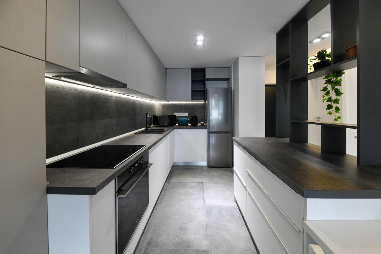 Modern Apartment In A Quiet Area คลูจ-นาโปกา ภายนอก รูปภาพ