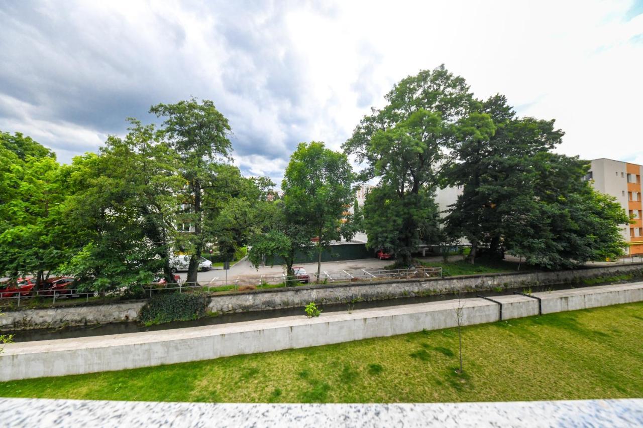 Modern Apartment In A Quiet Area คลูจ-นาโปกา ภายนอก รูปภาพ