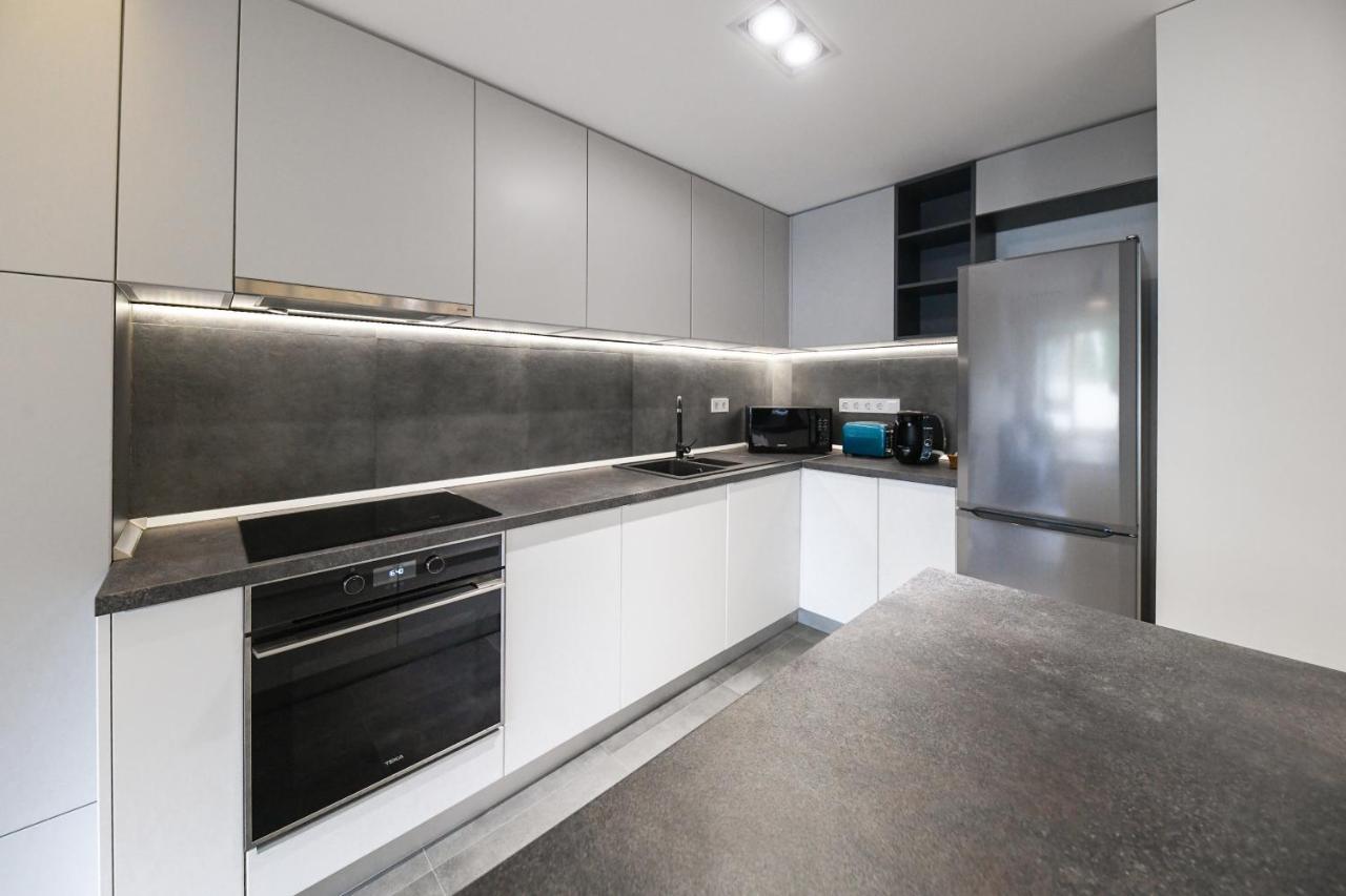 Modern Apartment In A Quiet Area คลูจ-นาโปกา ภายนอก รูปภาพ