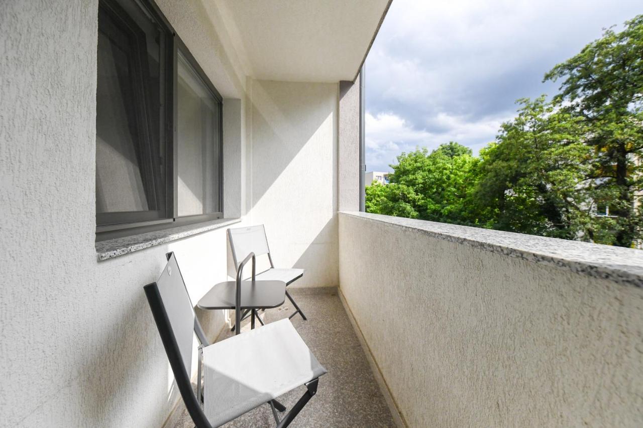 Modern Apartment In A Quiet Area คลูจ-นาโปกา ภายนอก รูปภาพ