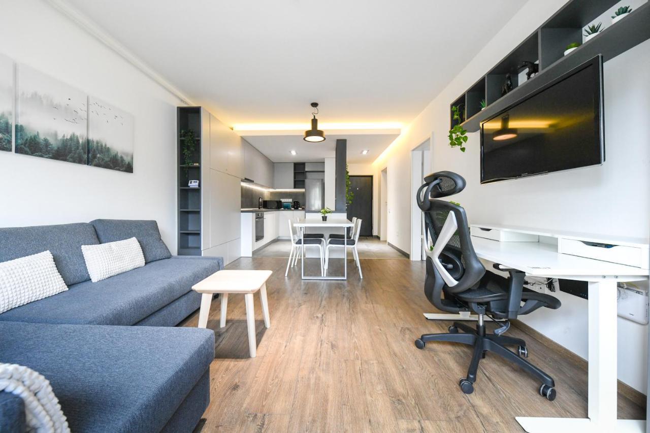 Modern Apartment In A Quiet Area คลูจ-นาโปกา ภายนอก รูปภาพ