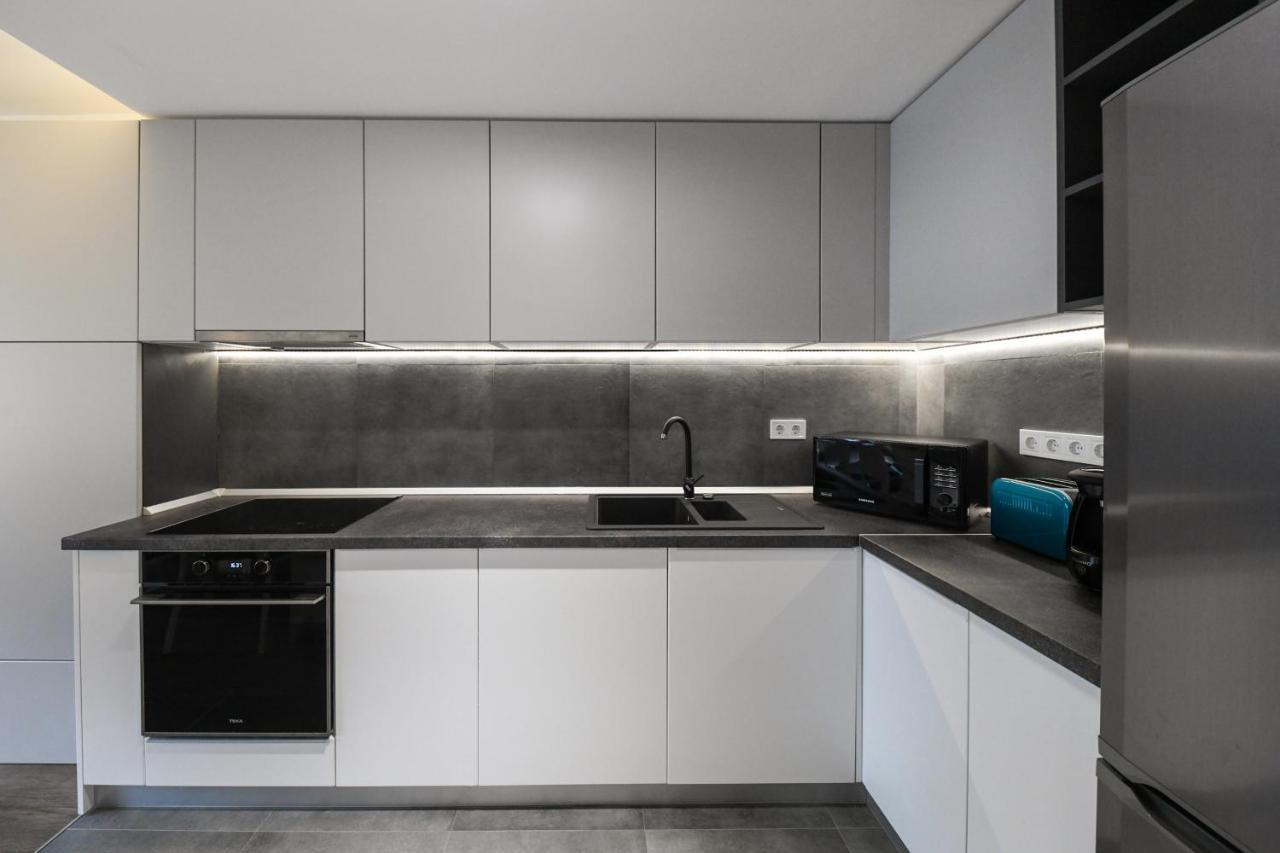 Modern Apartment In A Quiet Area คลูจ-นาโปกา ภายนอก รูปภาพ