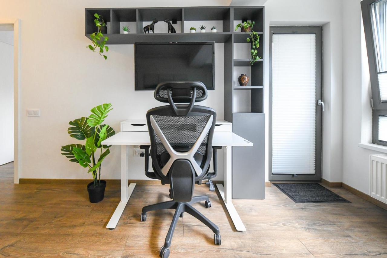 Modern Apartment In A Quiet Area คลูจ-นาโปกา ภายนอก รูปภาพ